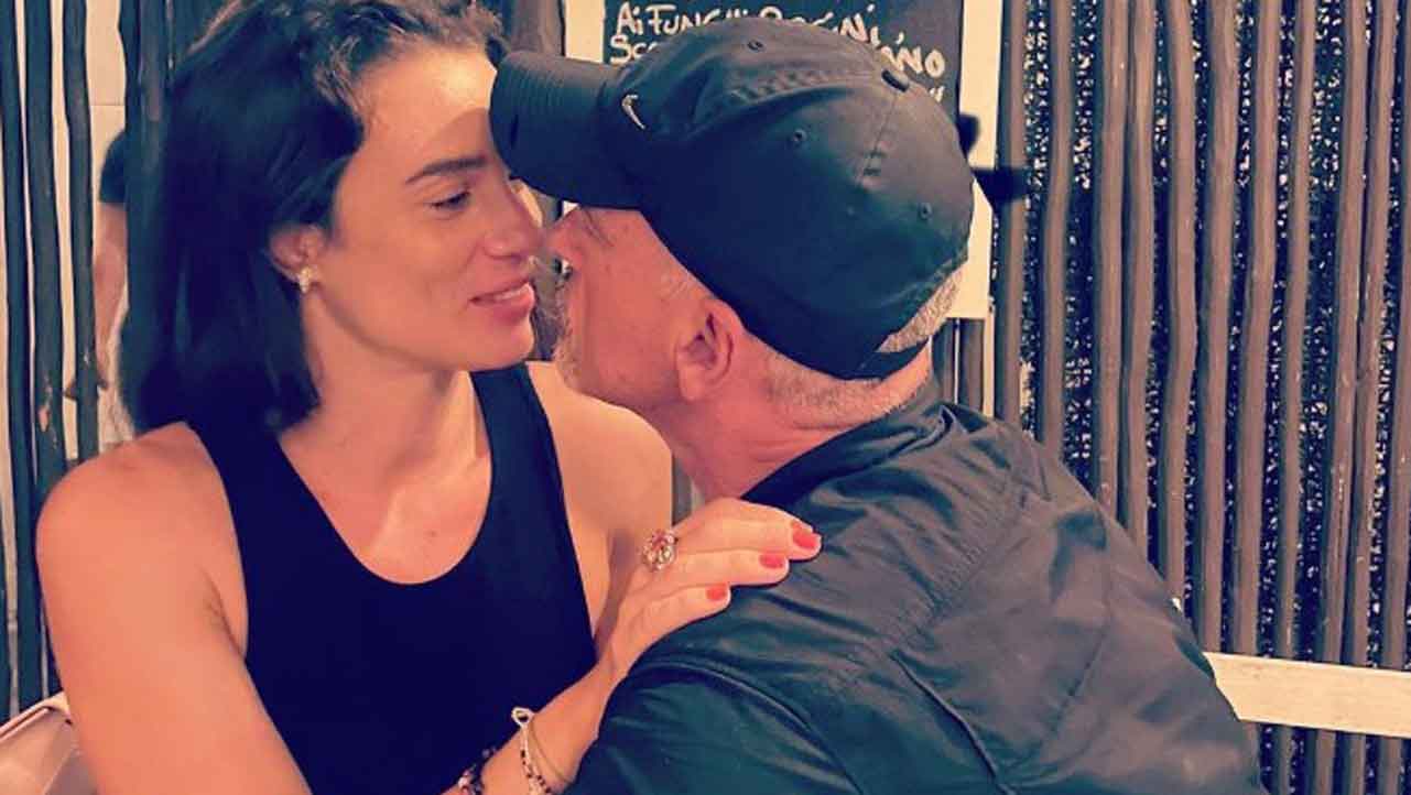 Eros Ramazzotti La Dedica A Dalila Lamore Non Ha Et E Scoppia La