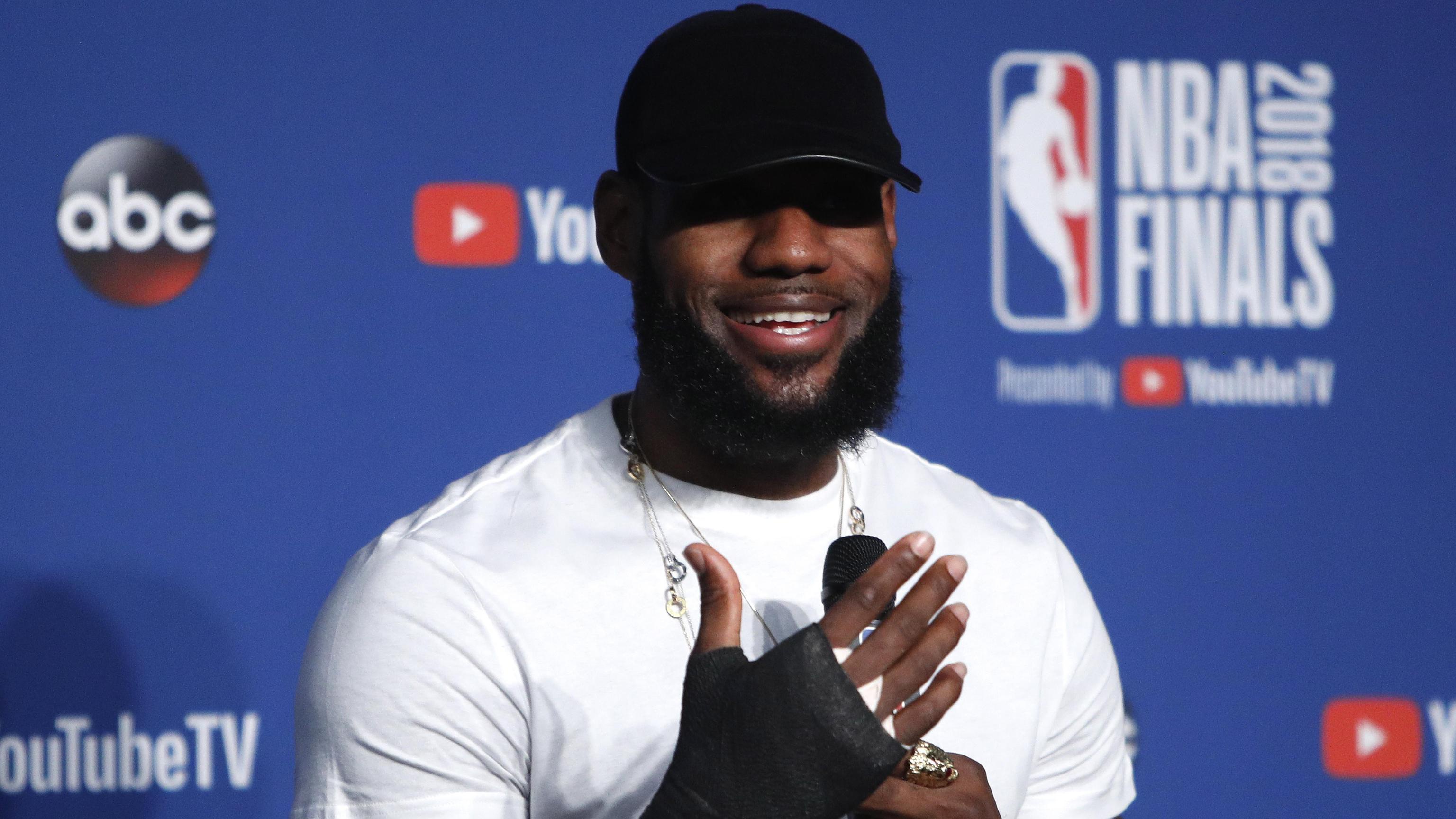 Lebron James Positivo Al Covid Per Il Campione Nba Uno Stop Di Almeno