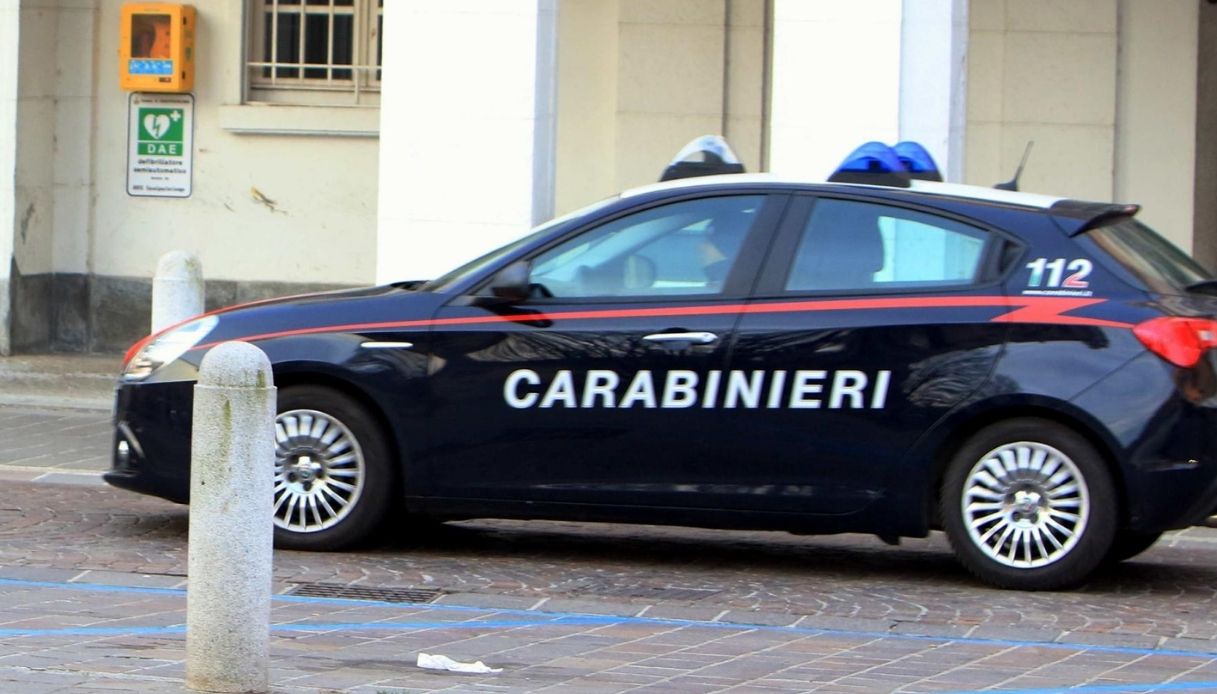 Madre Tenta Di Uccidere Figlia Appena Nata Sotto Il Letto Il Cadavere