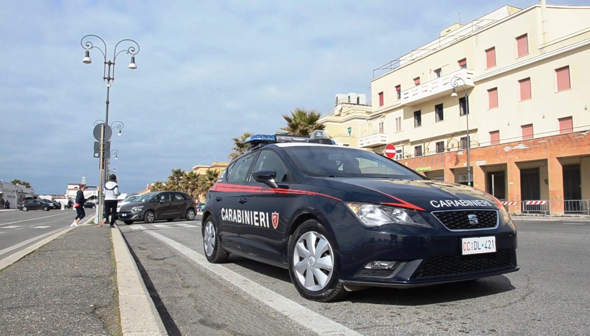 Ostia Agguato A Colpi Di Pistola Davanti Al Portone Di Casa Morto