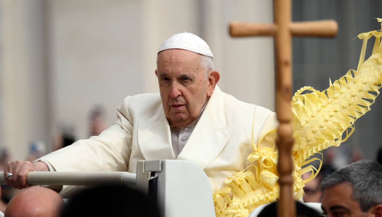 Papa Francesco non sarà al Colosseo per la Via Crucis voci sulla