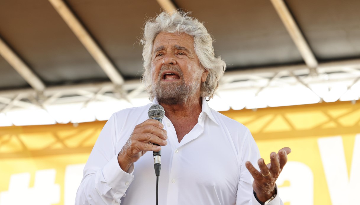 Beppe Grillo Lancia I Battaglioni Della Salvezza Dopo Le Brigate Di