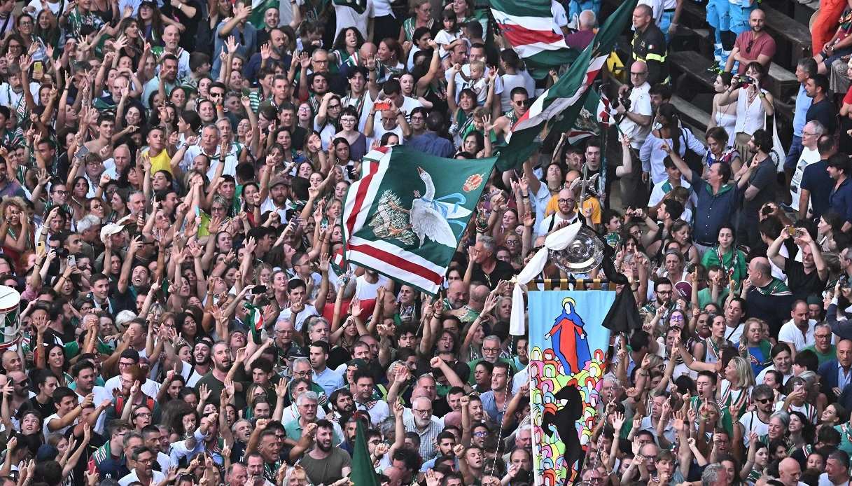 Al Palio Di Siena Vince La Contrada Dell Oca Con Cavallo Scosso Corsa