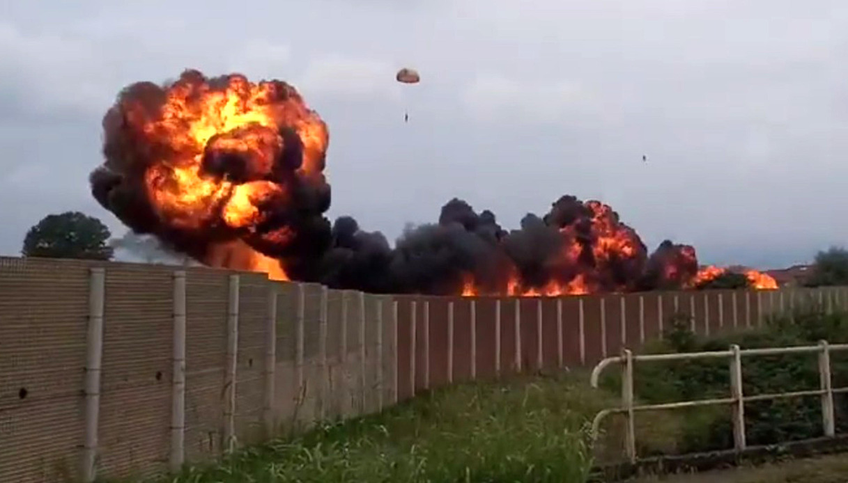 Incidente Aereo Per Un Membro Delle Frecce Tricolori A Torino Le Foto