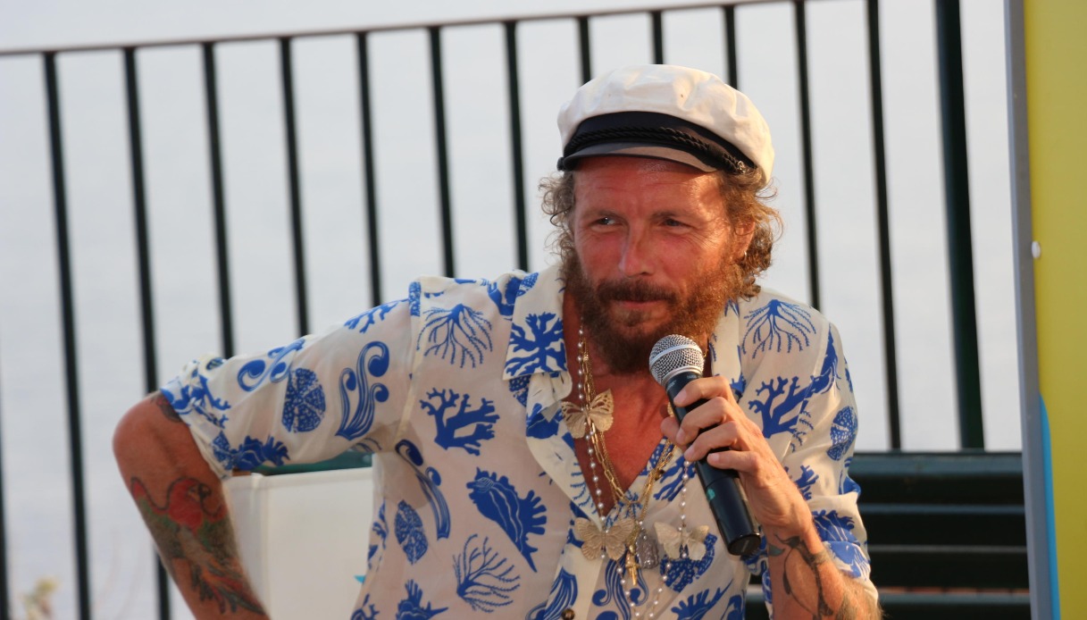 Problemi Alla Gamba Per Jovanotti Dopo L Incidente Ora Pi Corta