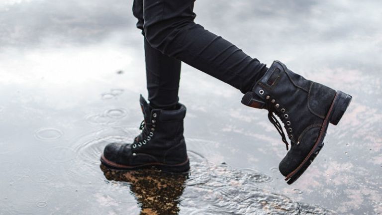 Come indossare gli anfibi o biker boots nel 2024  Stile anfibi, Stivali da  motociclista, Stile di moda