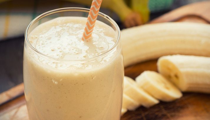 Frullato di frutta per merenda dopo scuola