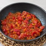 Padella con pomodori cotti