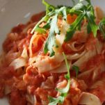 Tagliatelle burro e pomodoro