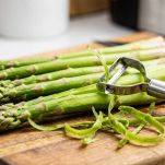 La pulizia degli asparagi
