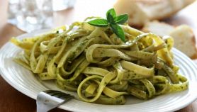 Bavette al pesto con broccoli siciliani