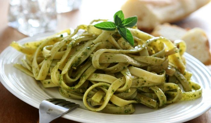 Bavette al pesto con broccoli siciliani