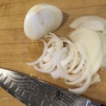 Branzino con composta di cipolle