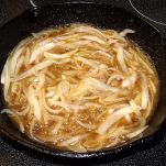 Branzino con composta di cipolle