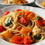 Bucatini con i pomodori perini