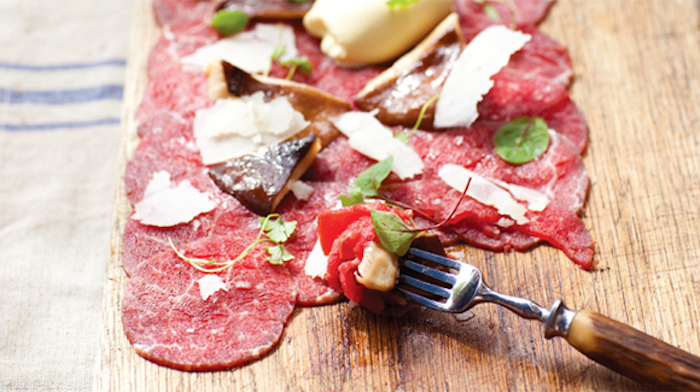 Carpaccio con funghi e formaggio