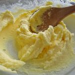 Ciambellone glassato di datteri e noci