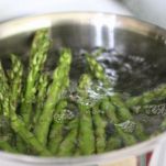 Crostini con asparagi e salmone