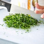 Crostini con bottarga e uova