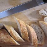 Crostini con bottarga e uova