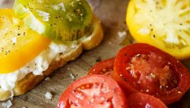 Crostini lardo e pomodorini