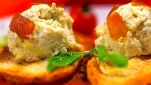 Crostini con ricotta e bottarga al profumo di agrumi