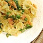 Farfalle con gamberetti e punte di asparagi