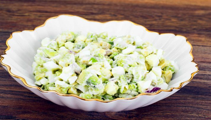 Patate e mele a cubetti condite con salsa allo yogurt