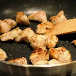 Insalata di pollo mele del Trentino Quartirolo e riso rosso di Camargue