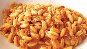 Maccarones al sugo di salsiccia