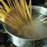 Pasta nella pentola