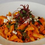 Pasta integrale con rucola e crema di carote