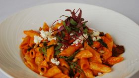 Pasta integrale con rucola e crema di carote