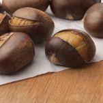 Castagne arrosto sul tavolo