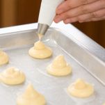 Profiteroles alla crema di fragole fresche