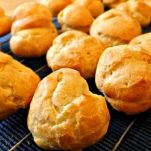 Profiteroles alla crema di fragole fresche