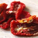 Ruote al pesto rosso