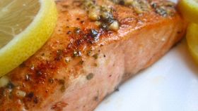 Salmone alla griglia con limone