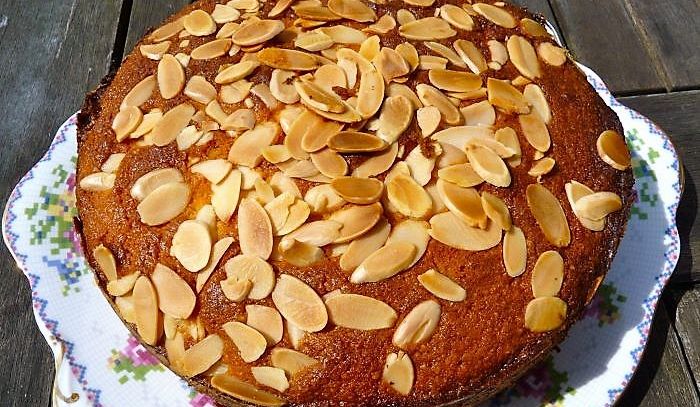 Schiacciata alle mandorle