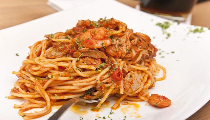 Spaghetti con sugo di pesce
