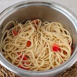 Pasta condita in pentola