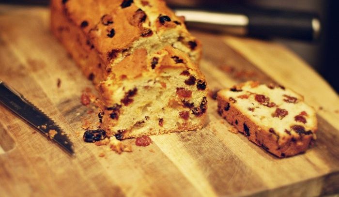 Plumcake albumi e uvetta