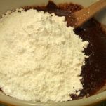 Torta al cioccolato e frutta candita