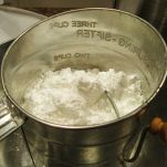 Torta al cioccolato e frutta candita