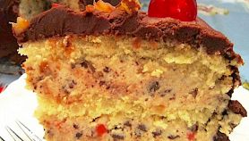 Torta con frutta candita e cioccolato