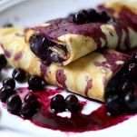 Tortino di crepes con frutti di bosco