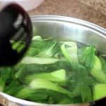 Verdure con funghi neri e salsa di ostriche