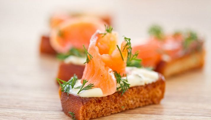 Crostini al salmone