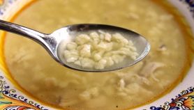 Brodo con pasta grattata