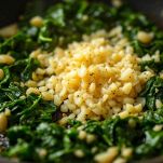 Il soffritto e l’aggiunta degli spinaci